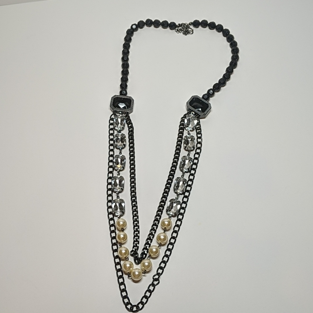 Avon Triple Strand necklace - black/white